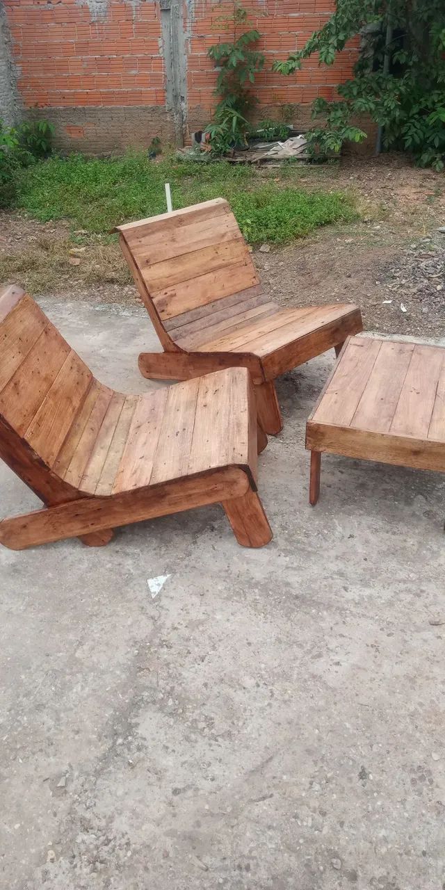 Jogo poltronas de paletes com mesa de centro 
