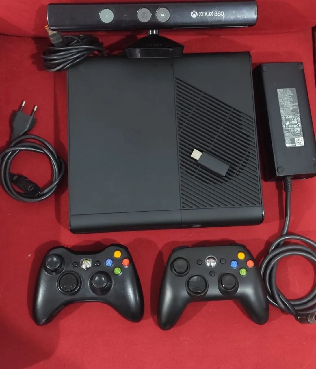 X box 360 conservado e limpo cheio de jogos Top. Aceito cartão