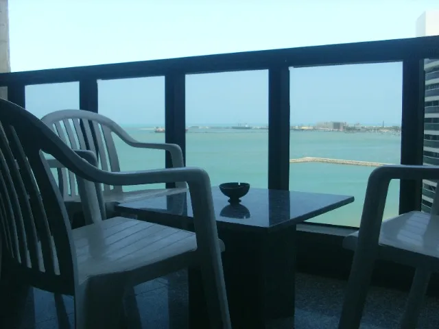 Flats em Fortaleza com varanda e vista ao mar, com um ou dois quartos.