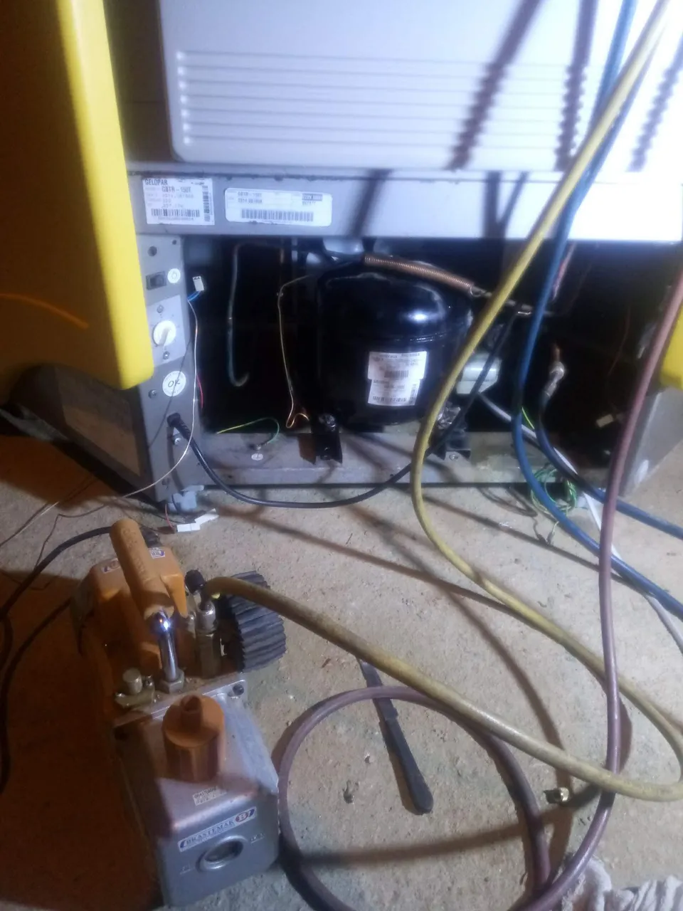Isaac técnico em refrigeração