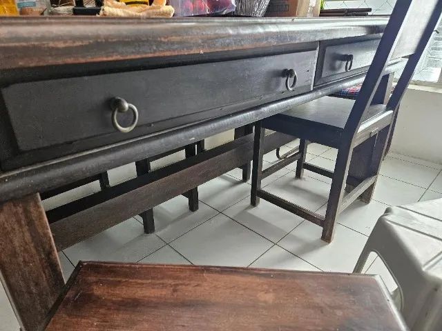 Conjunto de Mesa e Cadeiras "Senzala" - Antiguidade Rara em Madeira de Lei