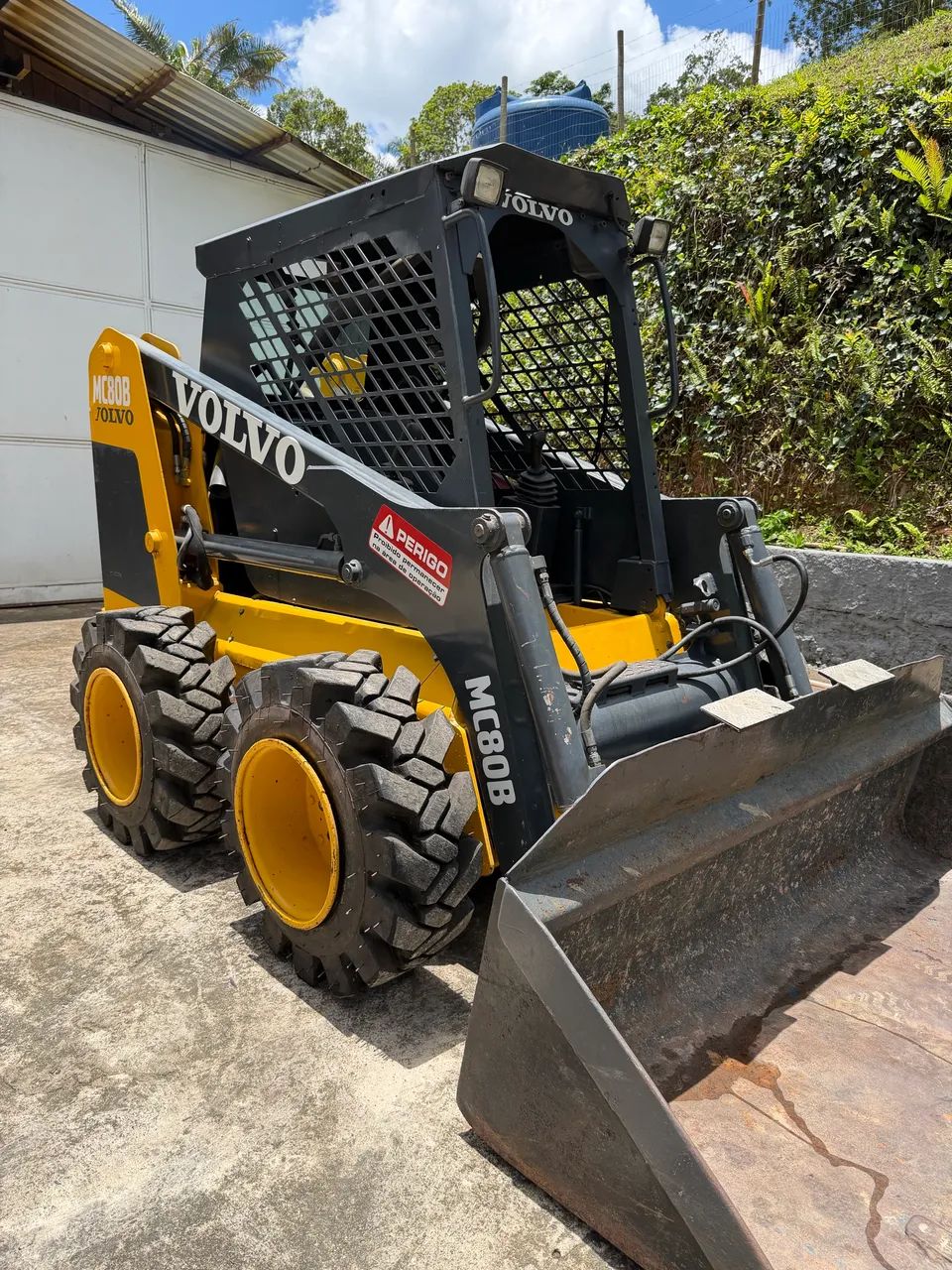 Mini Carregadeira Volvo MC80B Ano 2012