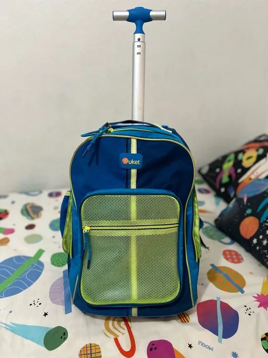 Mochila de rodinhas azul - ideal para crianças! - Foto 4