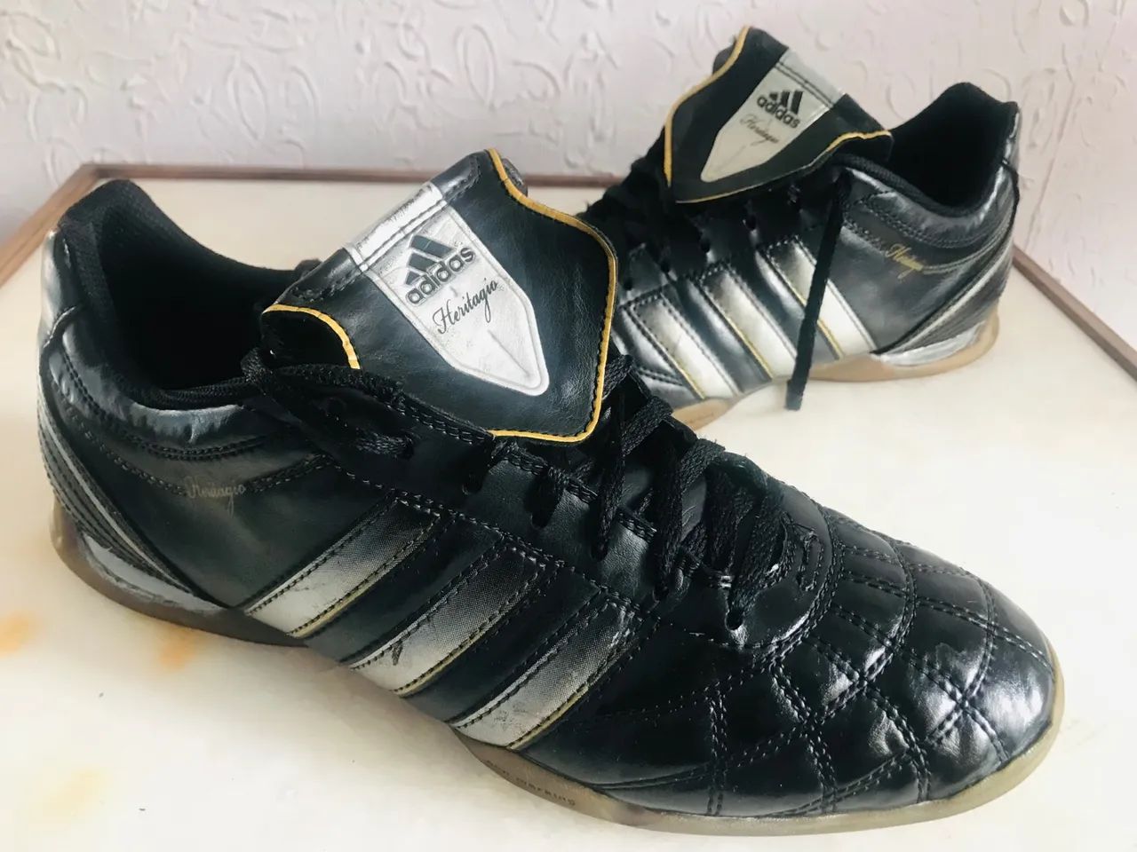 Chuteira Adidas Futsal em couro      ?41