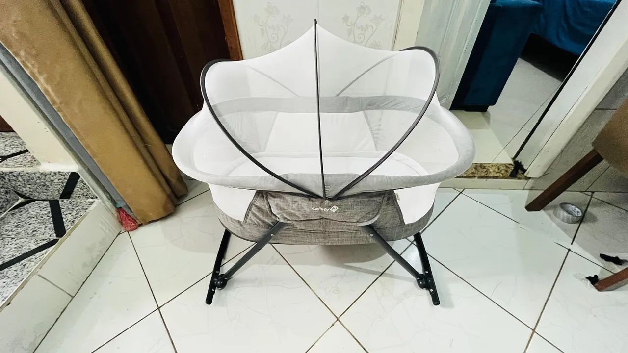 Berço portátil com mosquiteiro para bebê