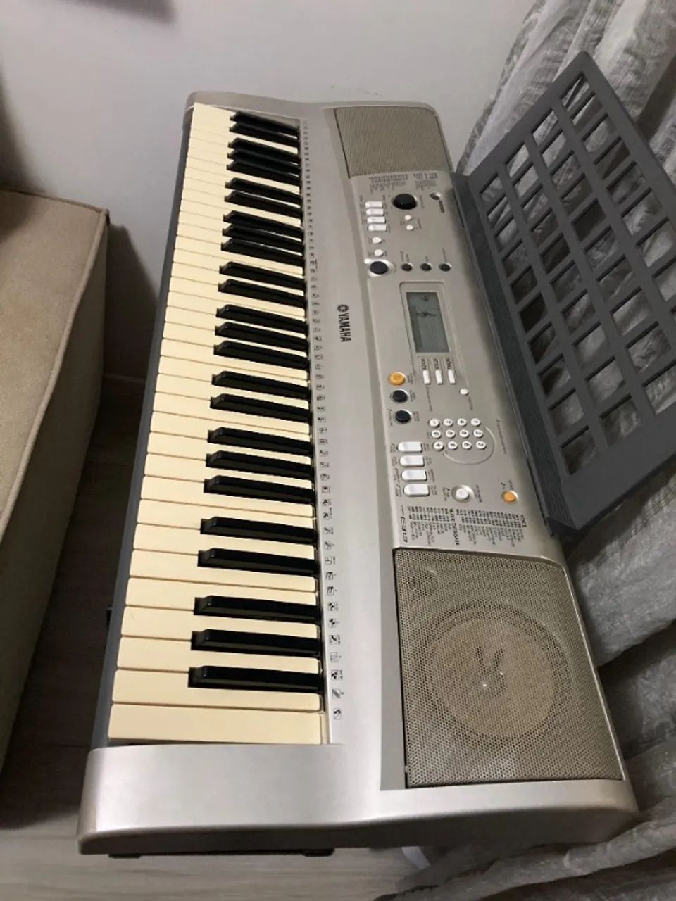 Teclado Yamaha PSR-E313 com Pedestal - Foto 3
