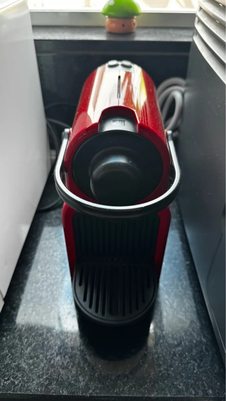 Máquina de Café Nespresso Vermelha retrô raríssima. Peça de colecionador