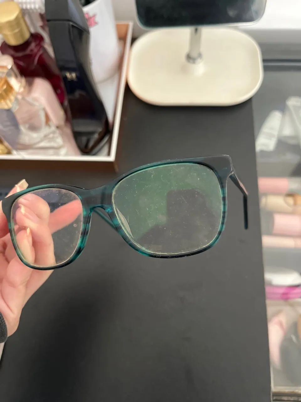 Armação de óculos preta com detalhes verdes - Foto 3