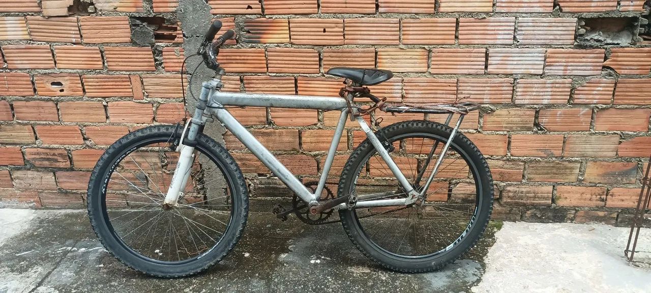 Bicicleta aro 26 usada porém funcional não faço entrega retirada no local 