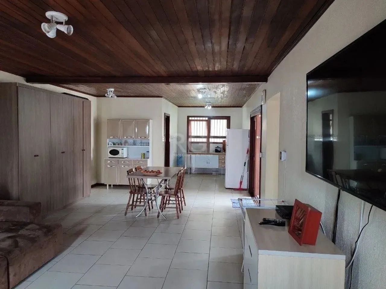 Ampla casa Térrea a venda com 2 dormitórios, sala, cozinha conjugada, 2 banheiros, sendo 1 - Foto 3