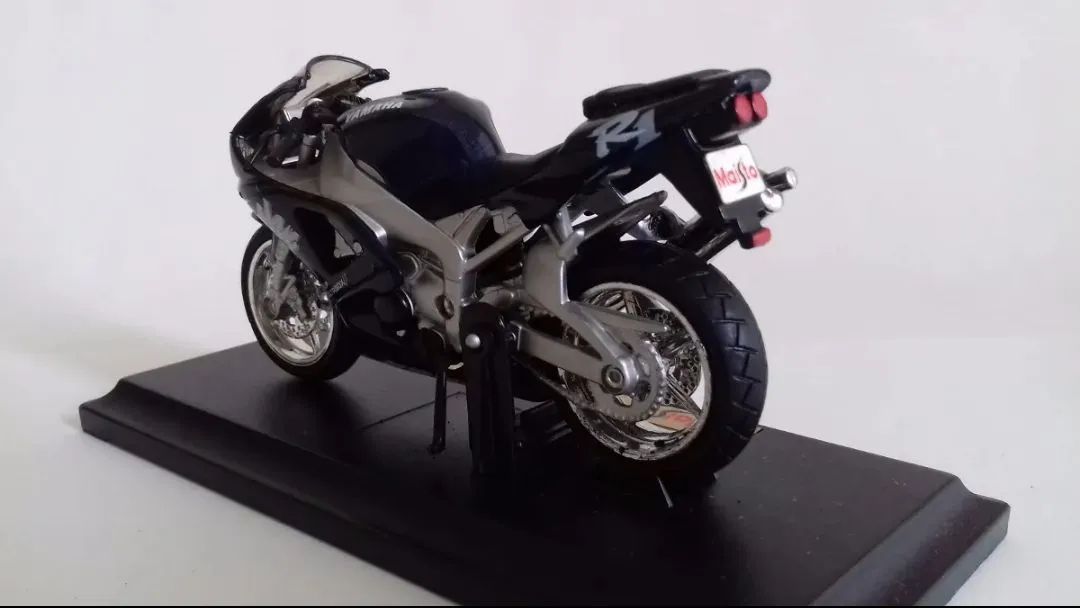 Miniatura Yamaha YZF-R1 Maisto - Foto 3