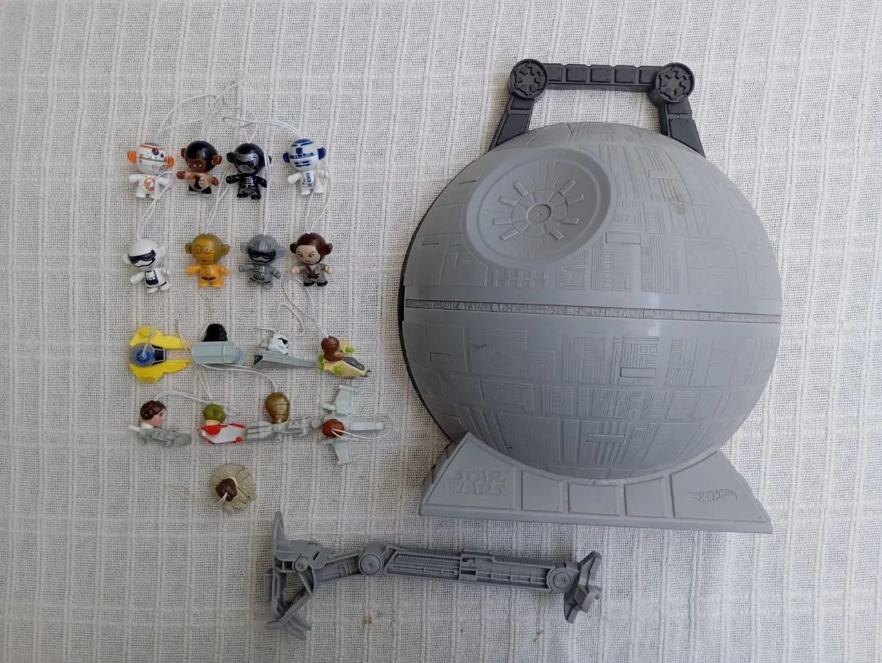 Coleção Kinder Ovo Star Wars + Stand Estrela da Morte - 17 peças