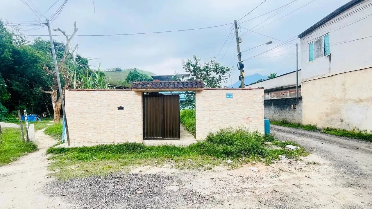 Imóvel para venda ou locação em Pau Grande (Vila Inhomirim) - Magé - RJ com quintal