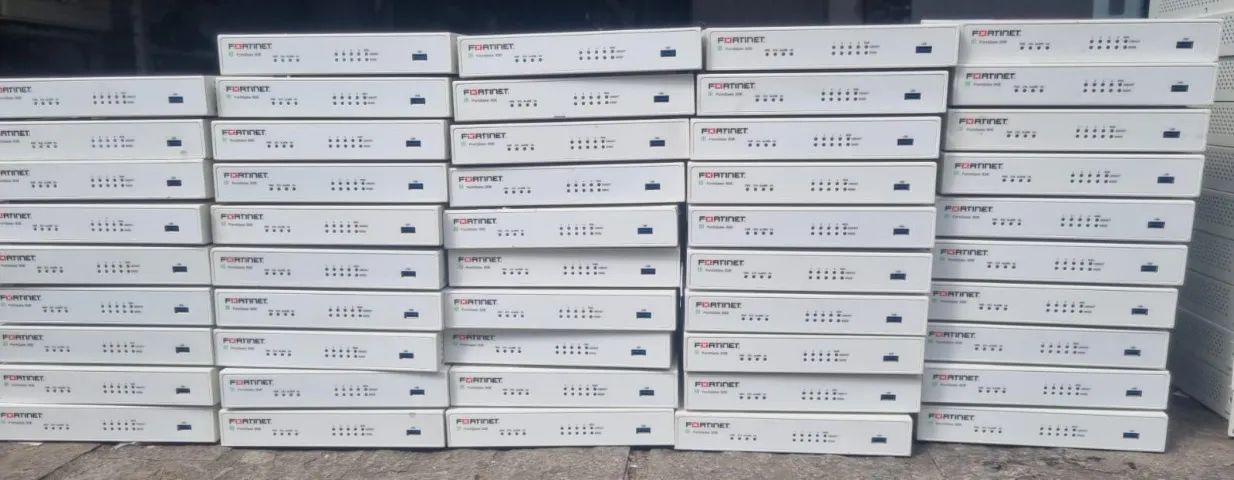 Promocao Fortinet 98 fortinet 30e Sem fonte levando 30 pças  300 - Foto 2