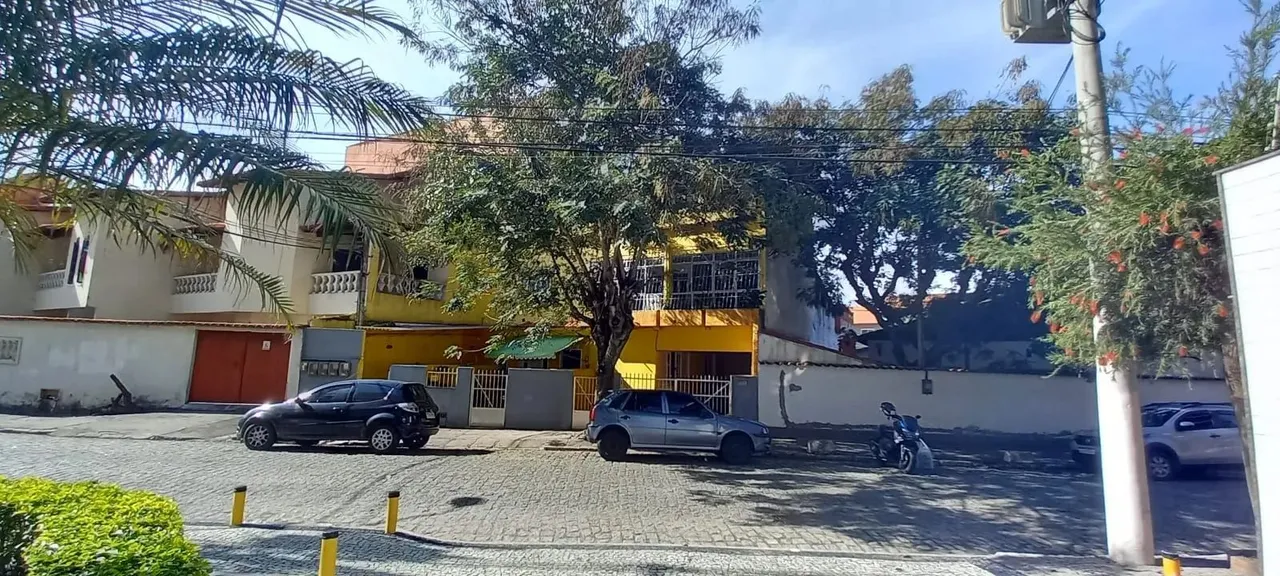Vendo área de 300m², com 5 casas em Cabo Frio/RJ próximo a praia do forte