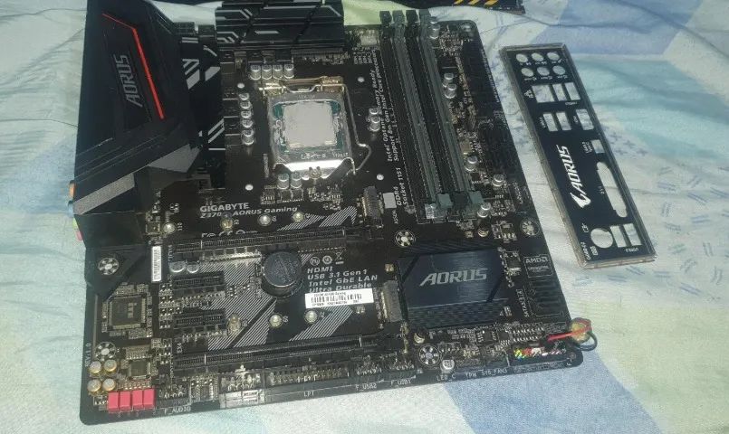 Kit placa mãe gigabyte aorus  z370m gaming  Maia i5 9400f  16gb ddr4 3600mhz  valor. 1000