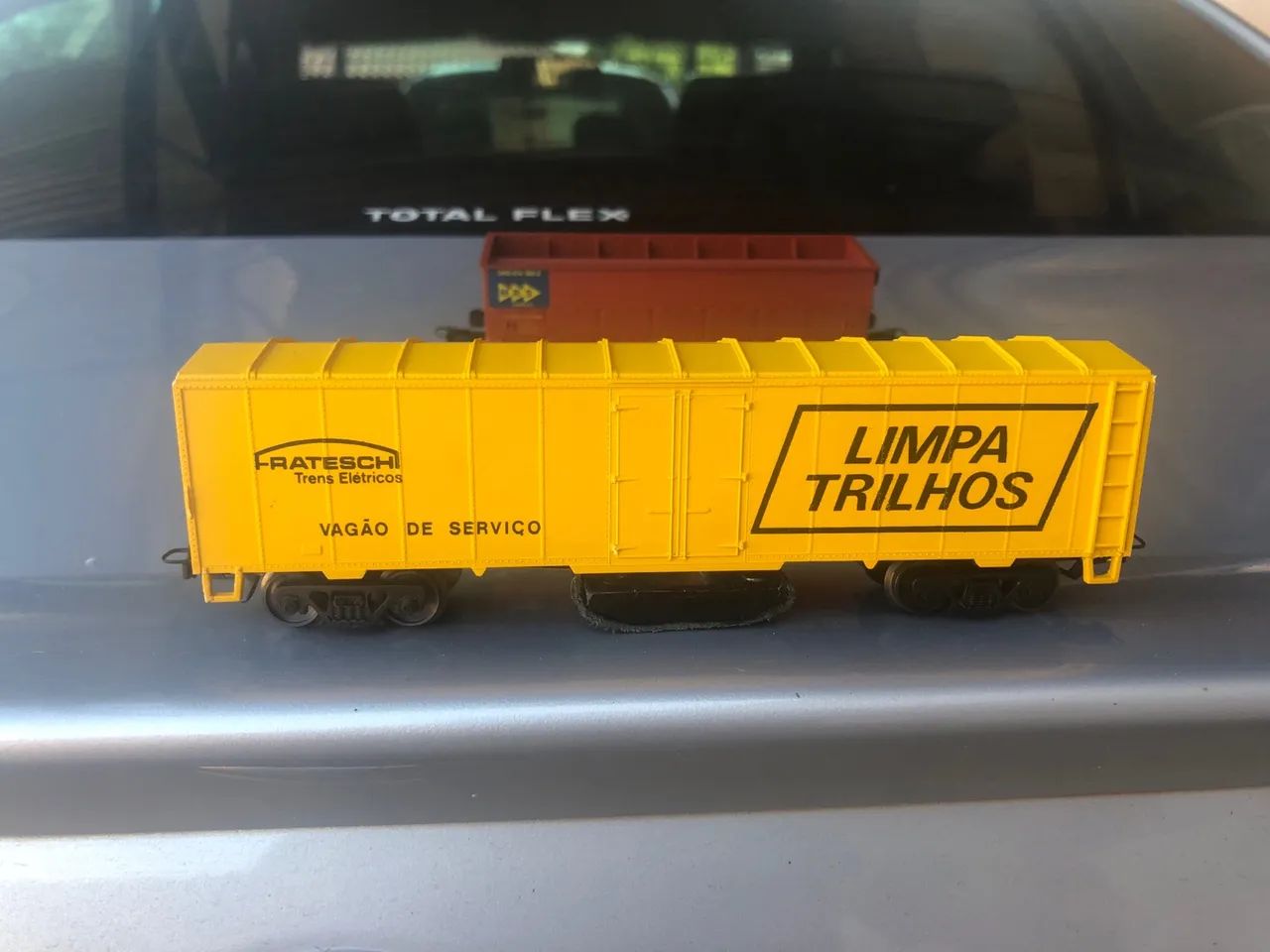 Vagão frateschi limpa trilhos