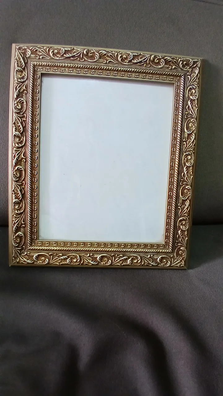 Moldura Dourada Decorativa