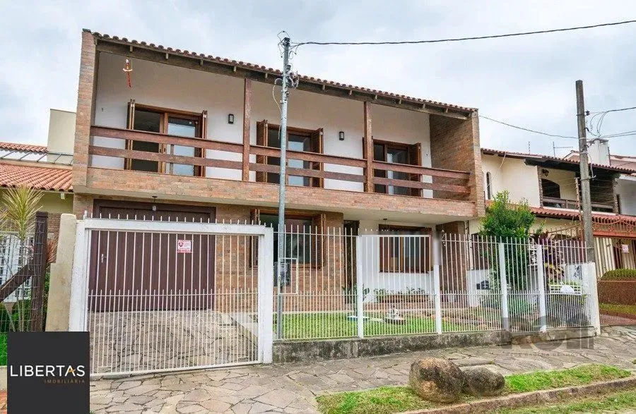 Casa no Jardim Itu com 5 dormitórios e 2 vagas e piscina