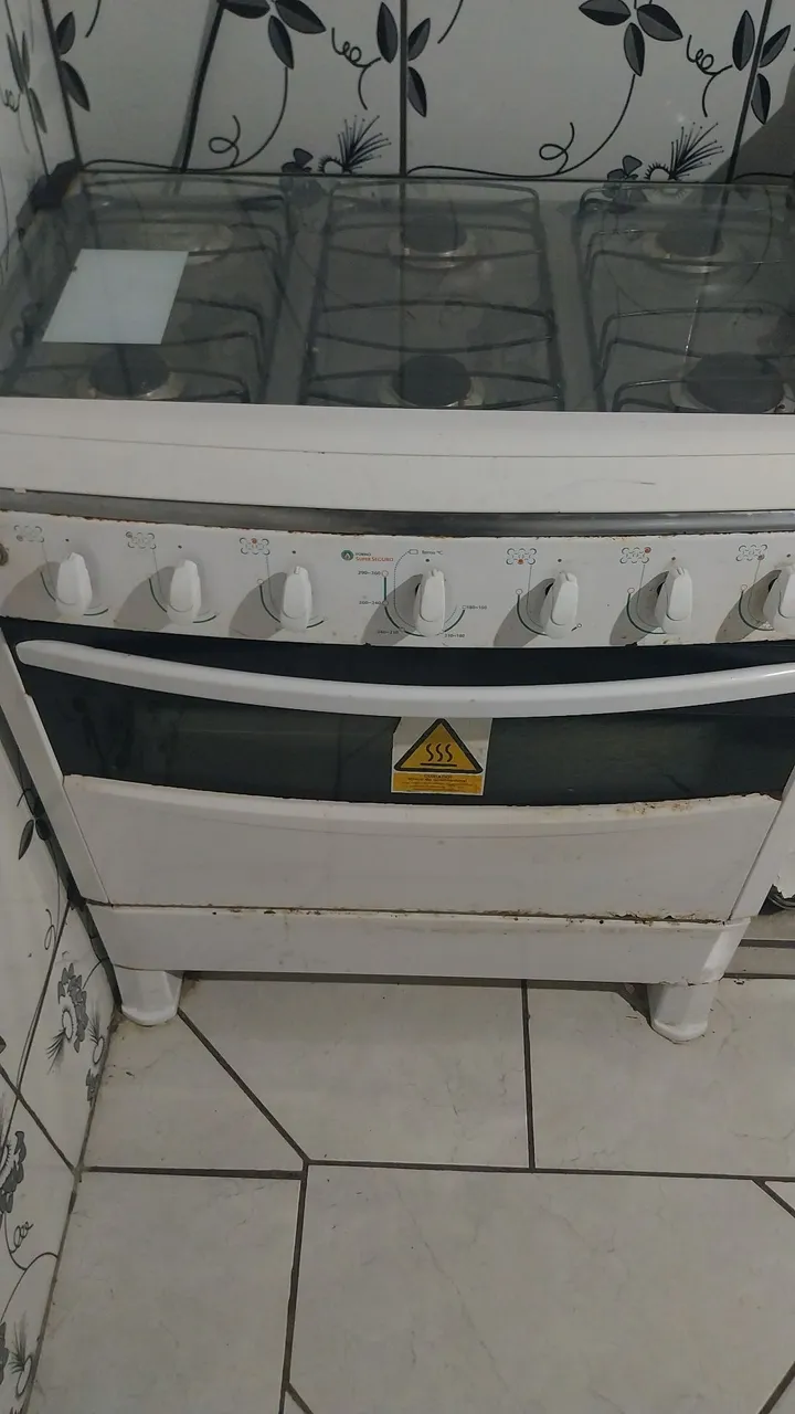 Fogão a gás branco