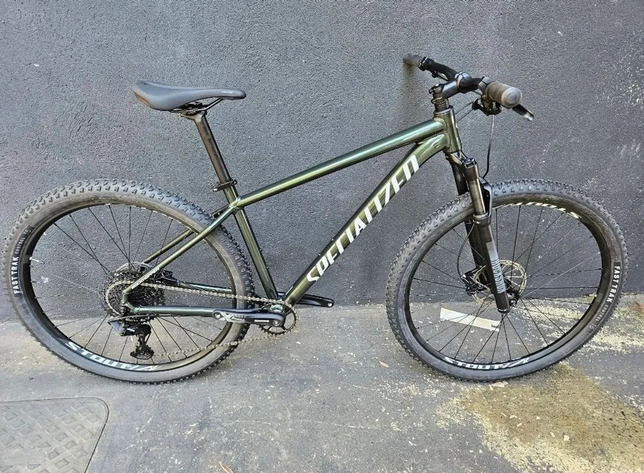 PSpecialized Rockhopper Expert Tam. 19 (NOVA)