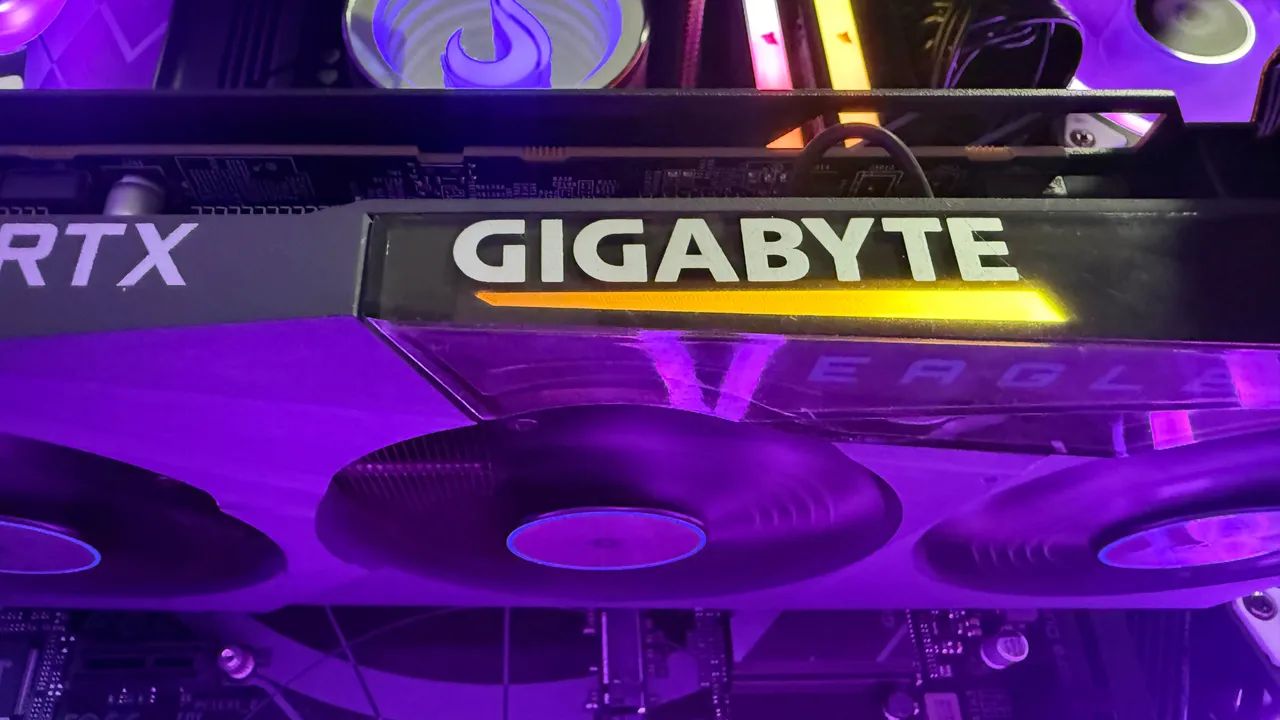 PLACA DE VÍDEO RTX 3070 - GIGABYTE EAGLE OC - RGB LED - Caixa e manual - Foto 4