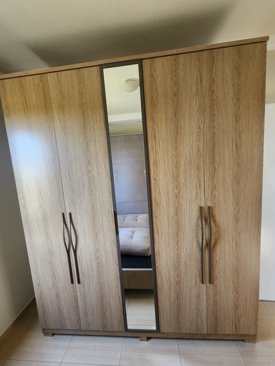 Guarda-Roupa Amadeirado 5 Portas com Espelho