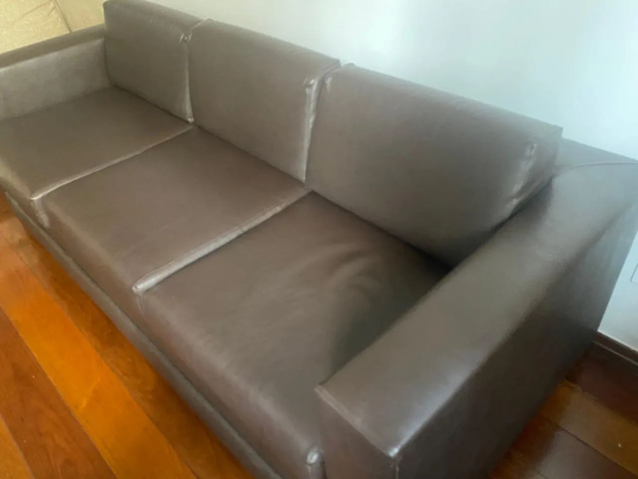Sofá de Couro com bicama 3 Lugares - Foto 3