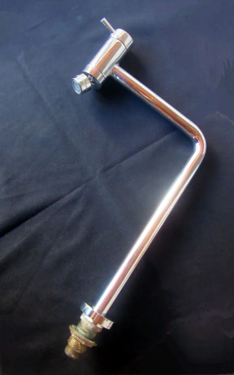 Torneiras Inox Deca - Bica Alta e Bica Baixa - Usadas em Bom Estado 