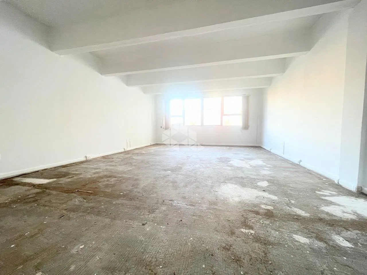 Sala comercial à venda na Av. Cristóvão Colombo