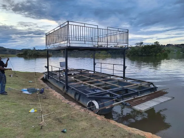 Casa Flutuante Chalana Barco Tubuloes 4,5 X 10 Metros
