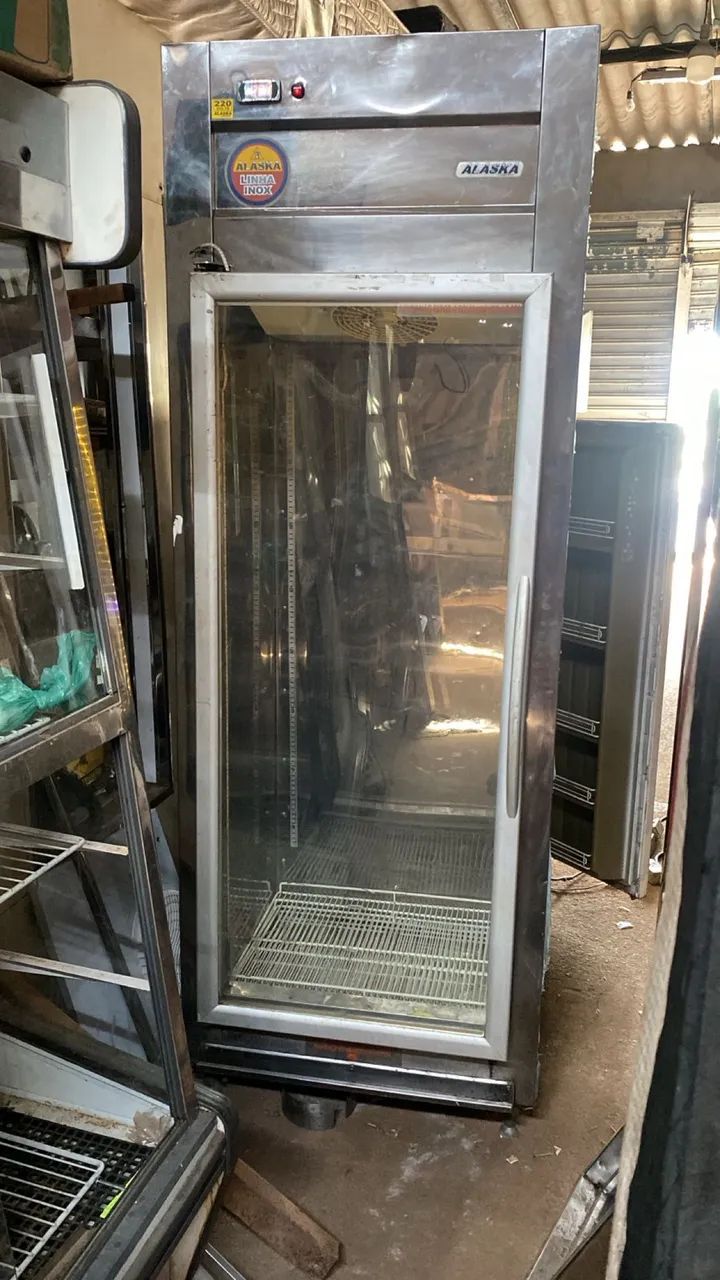 VENDO COIFA,CHAPA PARA SANDUÍCHES,MESA COM CONDIMENTADEIRA E FREEZER - Foto 3