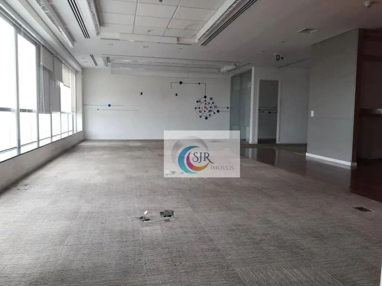 Sala comercial de 300,00m² com divisórias, piso elevado, ar condicionado central e 10 vaga - Foto 4