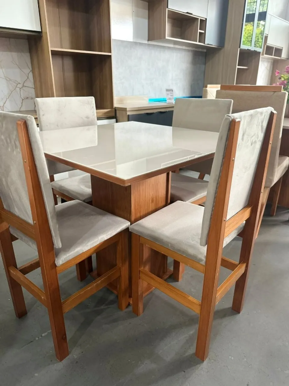 Jogo de Mesa 4 cadeiras
