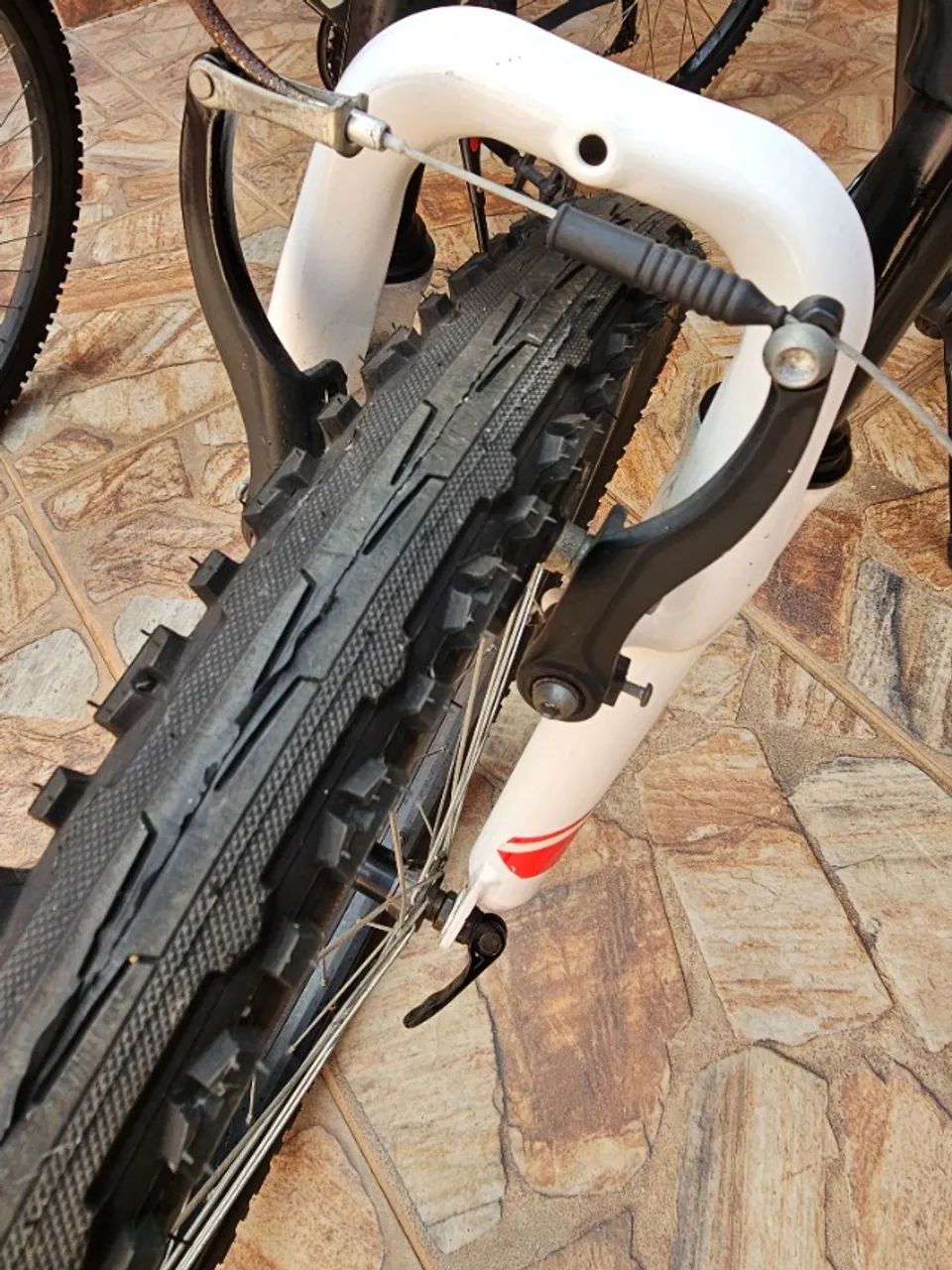 Bicicleta Mountain Bike B'Twin - Semi nova - Foto 3