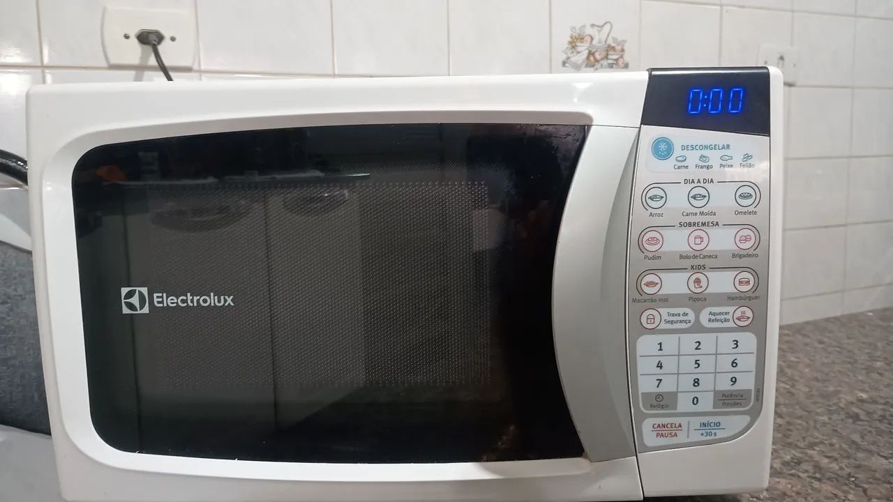 Vende-se um microondas Eletrolux 20 litros 