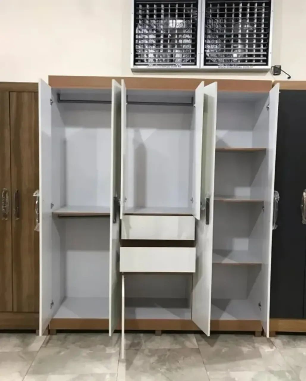 Guarda-Roupa Berna c/ Espelho - Moderno e Espaçoso  - Foto 4