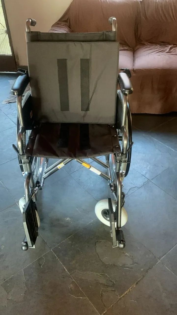 Cadeira de Rodas nova usada somente uma vez 