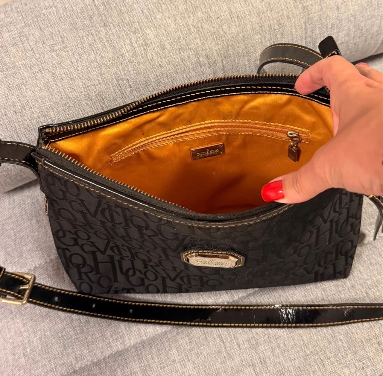 Bolsa transversal Victor Hugo seminova  - Foto 2
