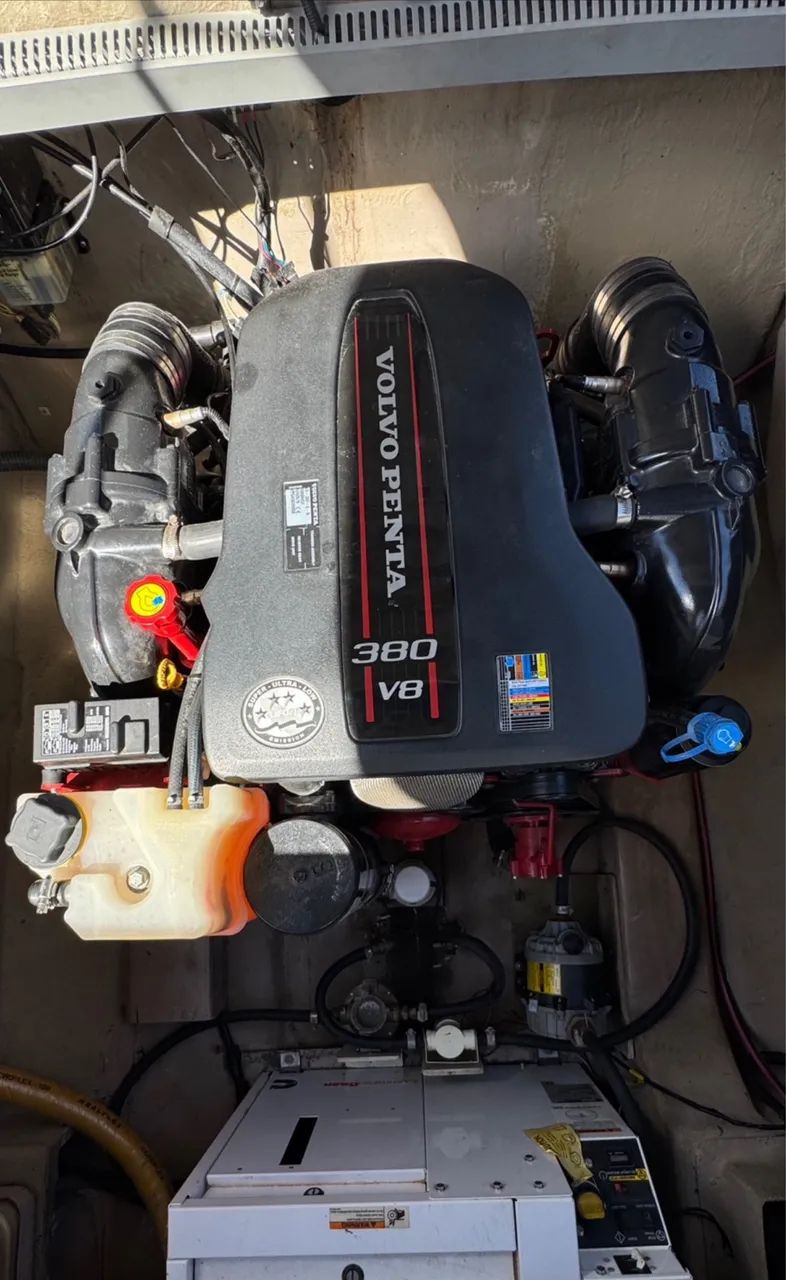 Lancha Ventura 330 Premium Motor Volvo 8.1 380HP  290 horas de uso - Foto 8