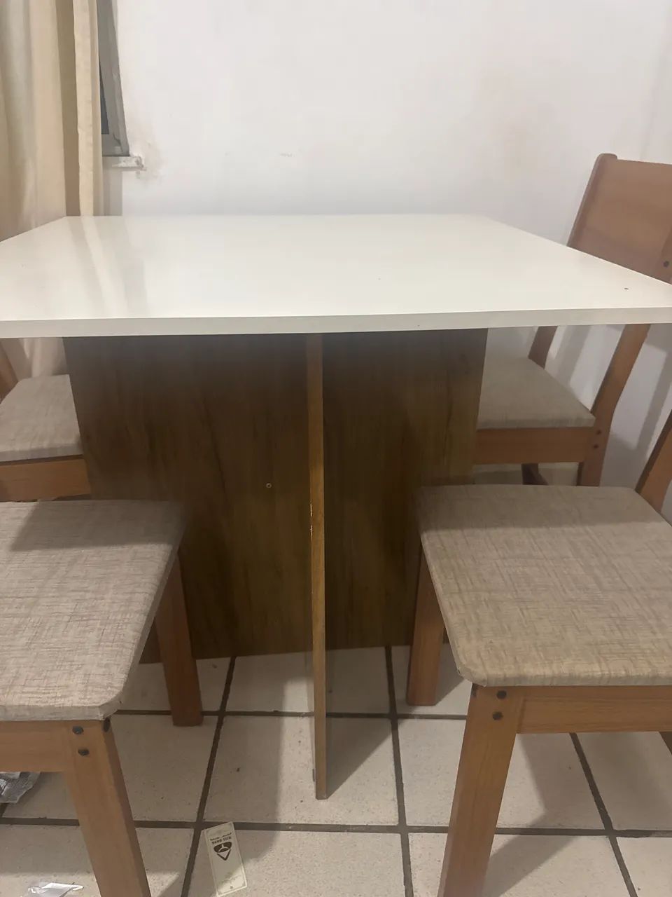 Vendo mesa 4 lugares de madeira  - Foto 2