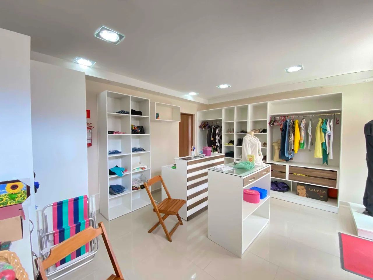 Sala Comercial Mobiliada para Loja de Roupas e Acessórios ? Ótima Localização! - Foto 2