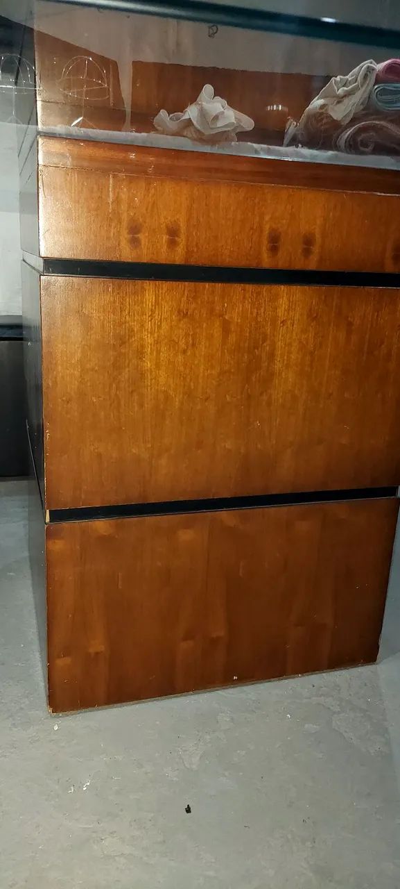 Mesa jantar 8 lugares quadrado e vidro temperado, base madeira.  - Foto 2