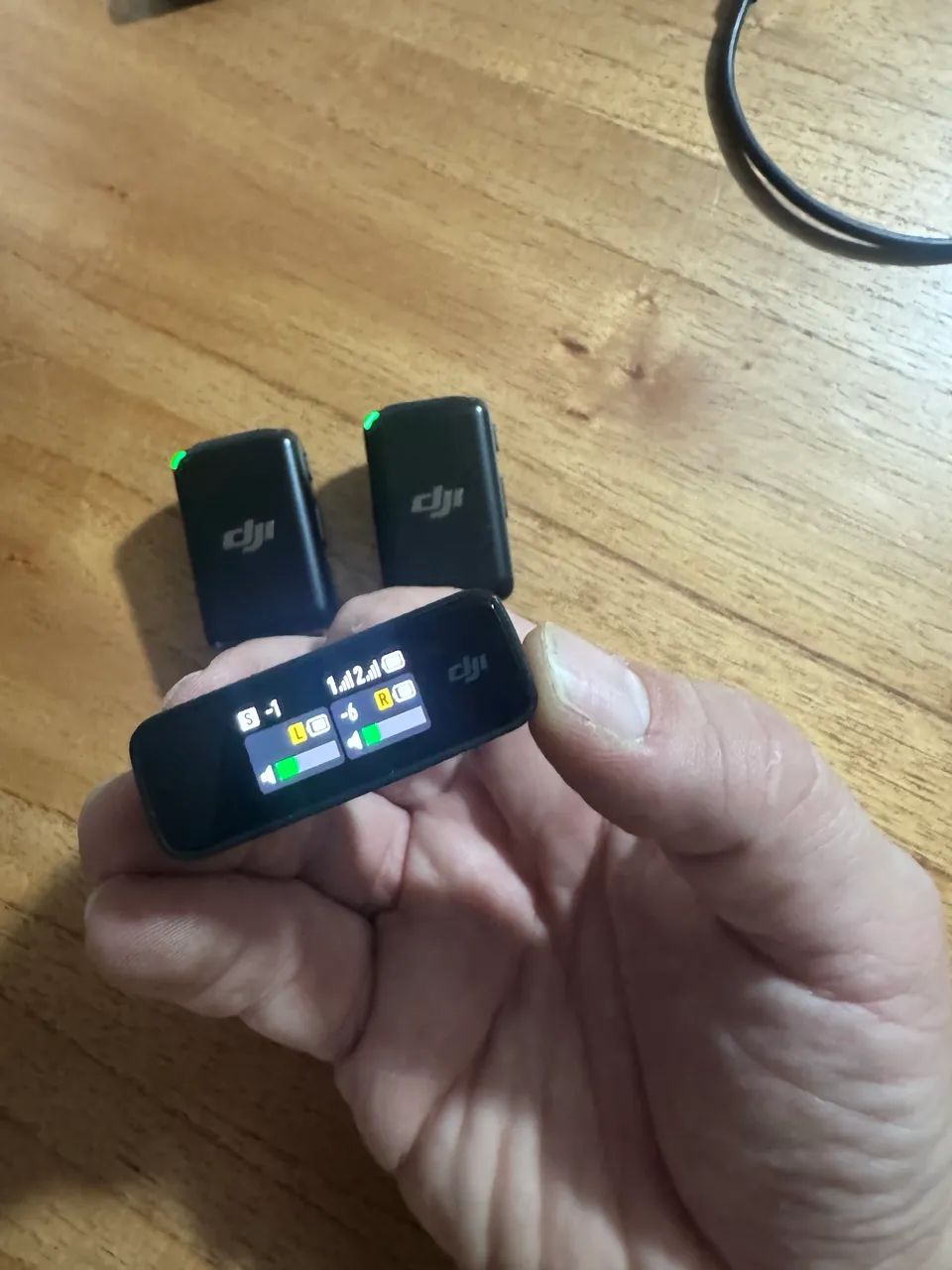 DJI Mic - 2TX 1 RX - 2 microfones wireless com case - USB C e lightning (iPhone) - Foto 4