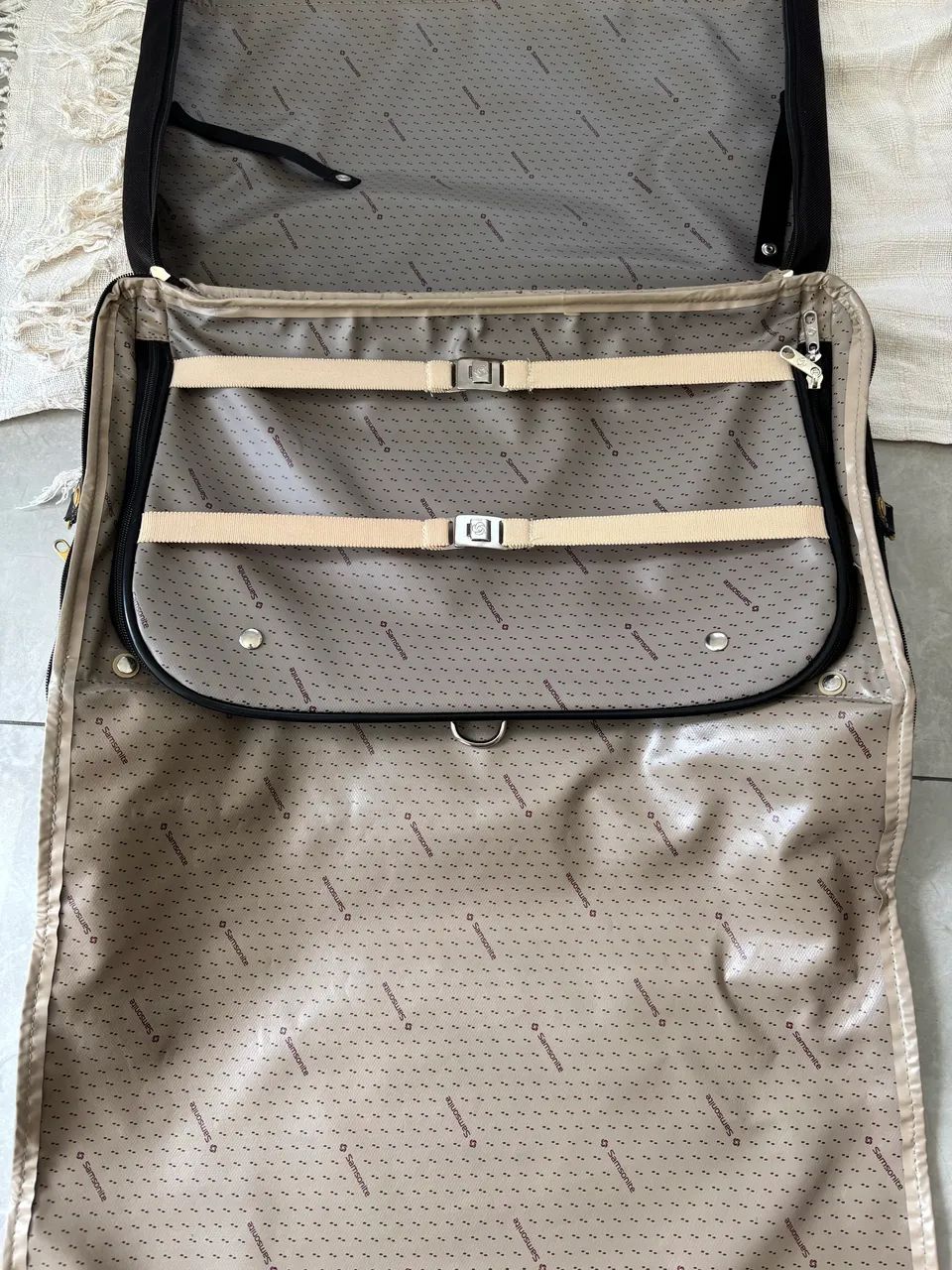 Mala com cabideiro SAMSONITE