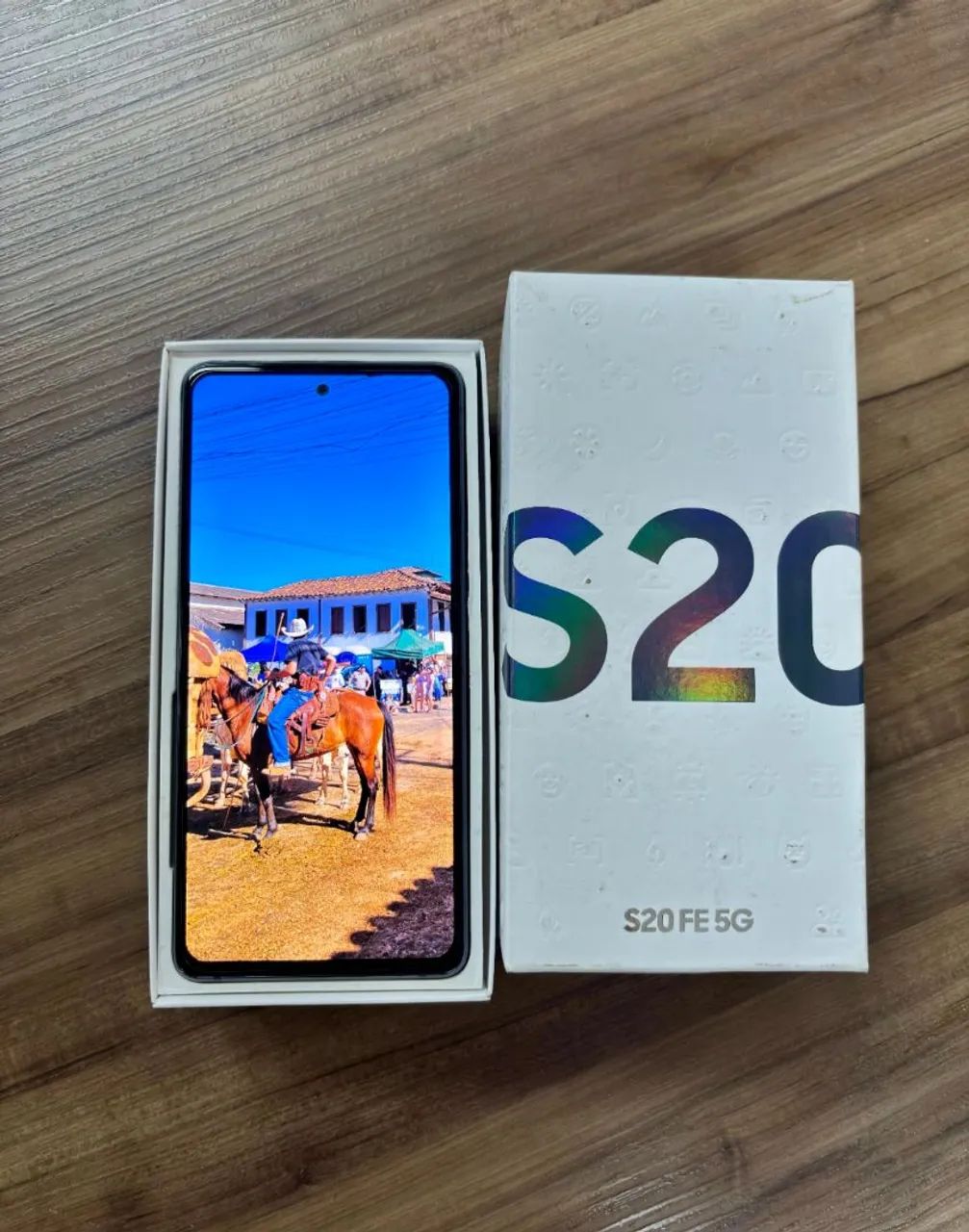 Vende - se Galaxy S20 fe 128 gigas - Foto 2
