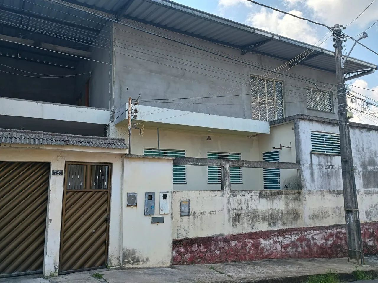 Casa com 3 qtos , 2.andar , garagem  , murada - Foto 2