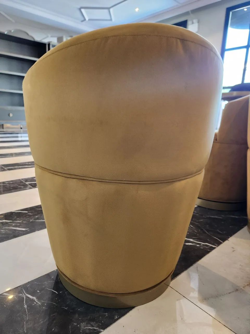 Poltrona giratória amarelo mostarda - Foto 3