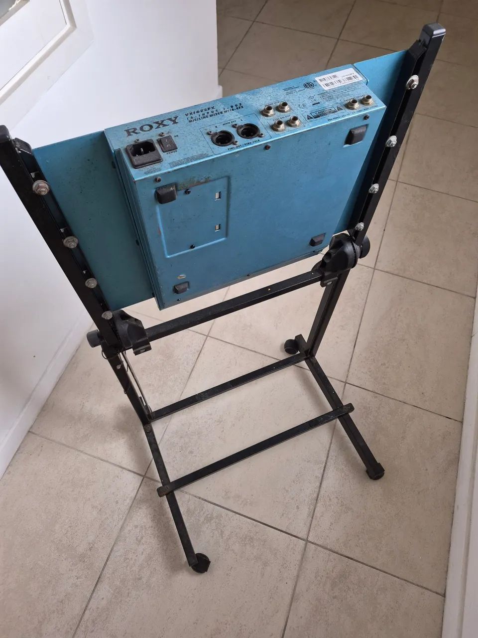 Mixer Roxy modelo VX1622FX alto padrão de desempenho com niveis de