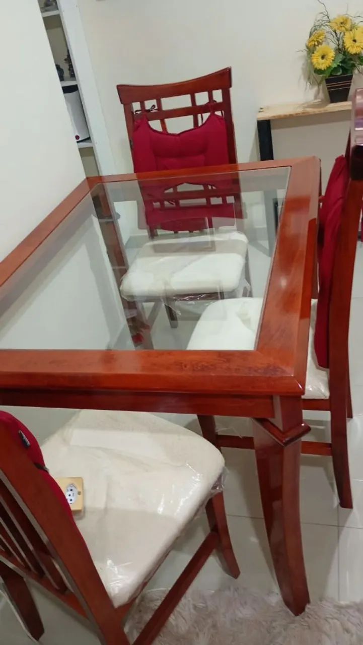 Mesa com 4 cadeiras muito nova e sem marcas de uso  - Foto 2